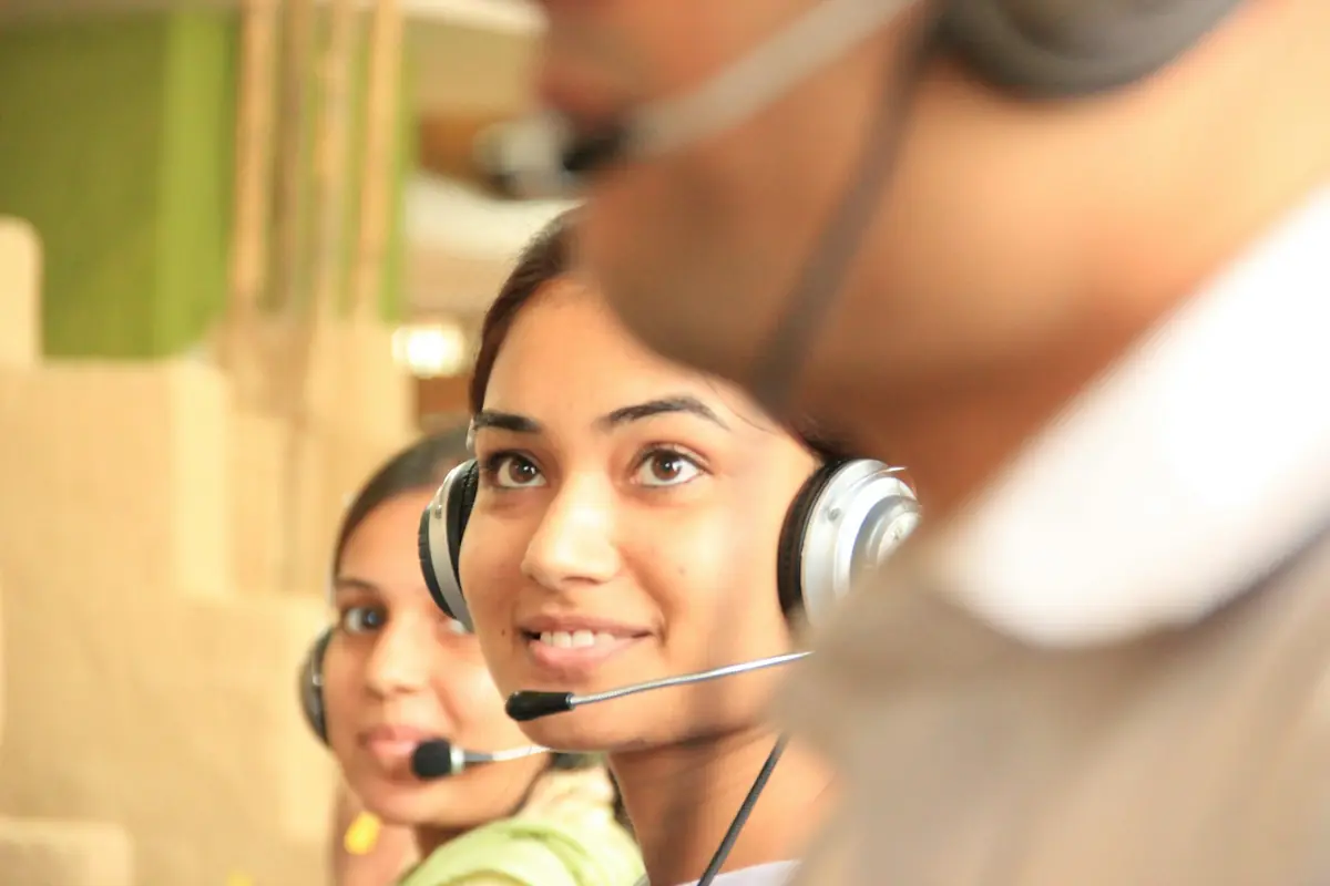 BOW Logistics customer support team on call