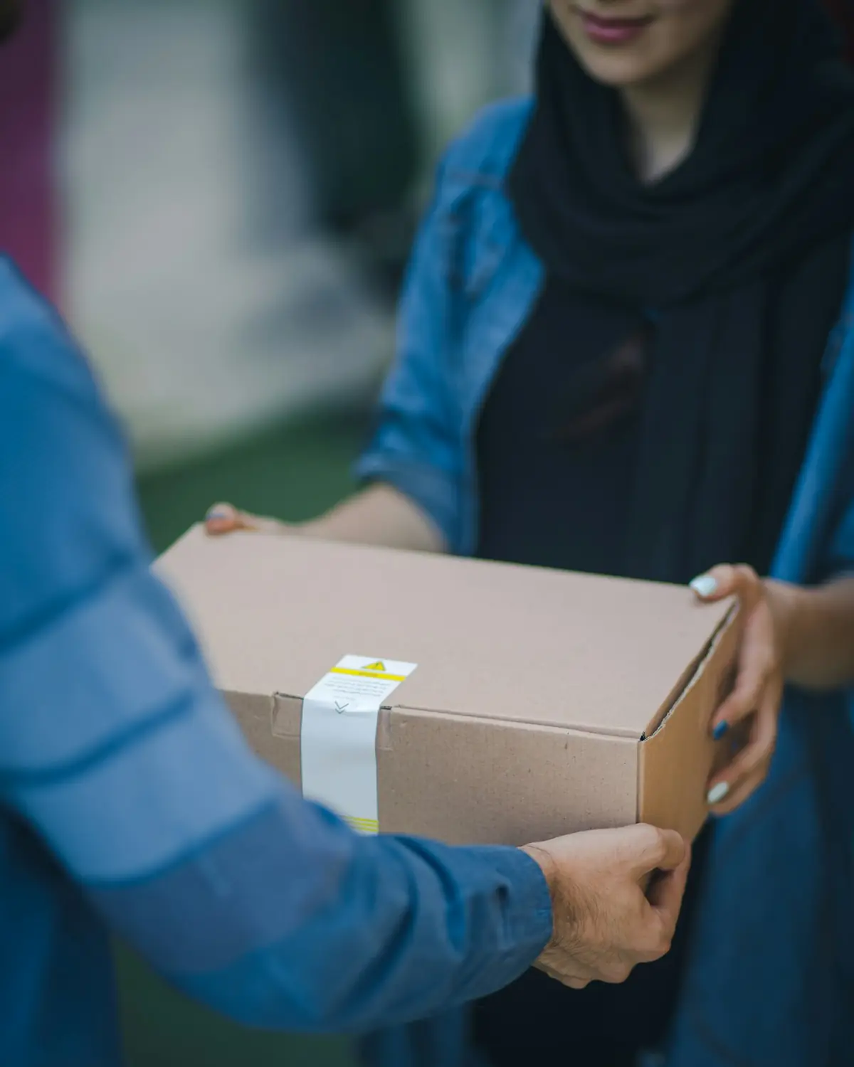 Parcel being handed over at delivery